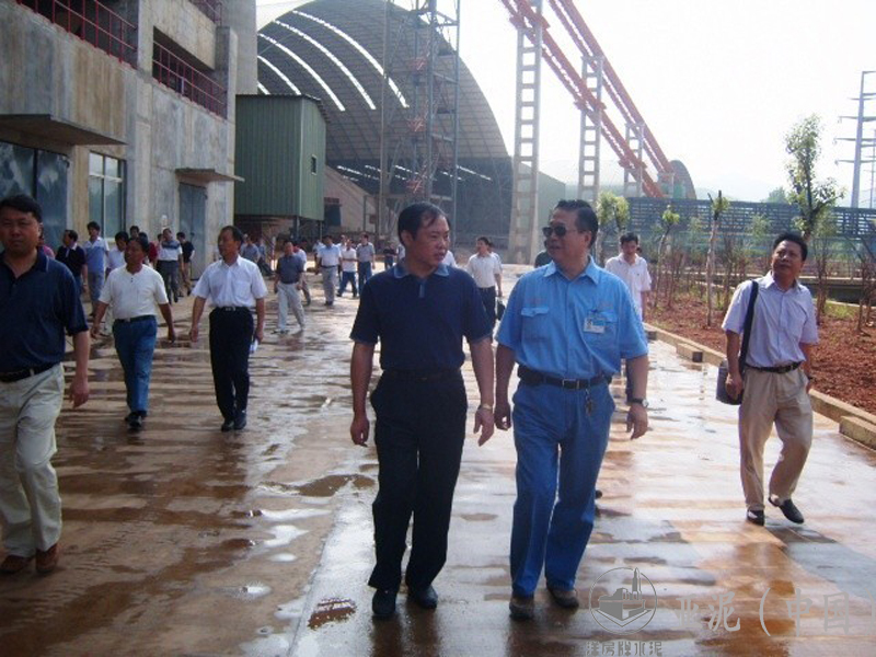 2010年6月，武穴市吳美景市長(zhǎng)視察黃岡亞?wèn)|