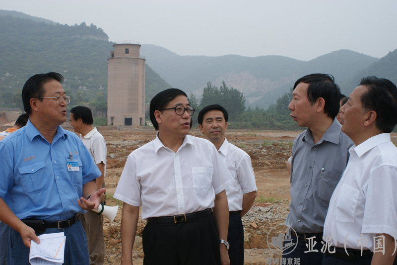 2008年8月，湖北省委常委、統(tǒng)戰(zhàn)部長蘇曉云視察黃岡亞東